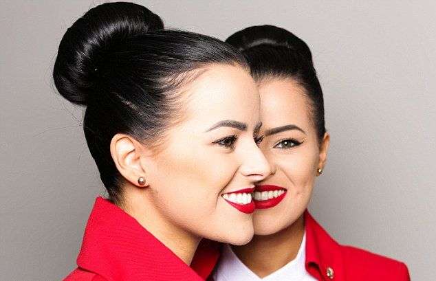 Идентичные близняшки-стюардессы ведут идентичные жизни (13 фото)