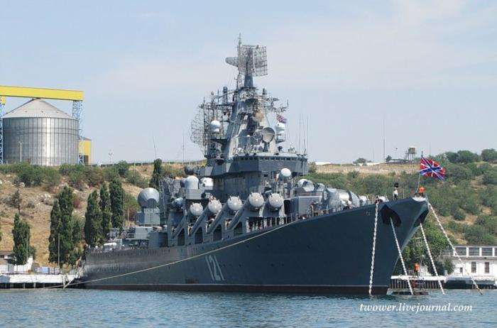 Гвардейский ракетный крейсер Москва (27 фото)