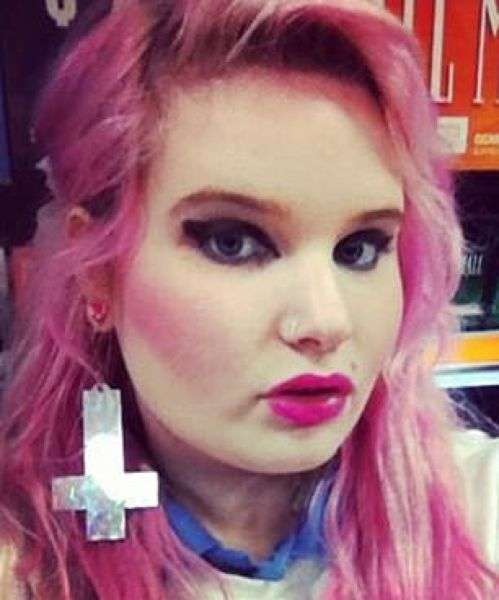 24-летняя американка видит себя человеческой куклой (13 фото)
