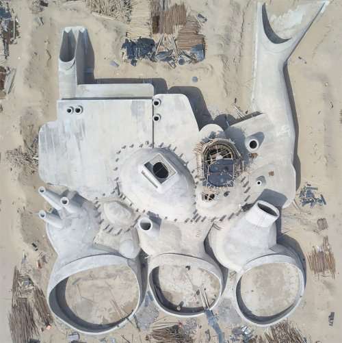 Подземный музей, построенный внутри песчаной дюны (15 фото)