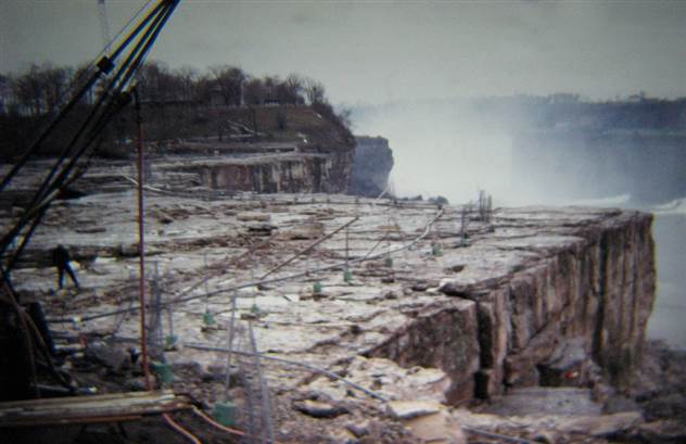 Что скрывают воды Ниагары: как ремонтировали знаменитый водопад ( 7 фото )