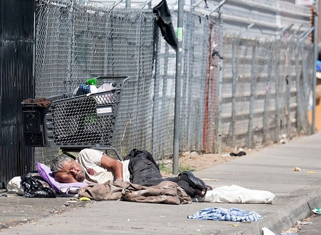 Нашествие бездомных в Сакраменто (26 фото)